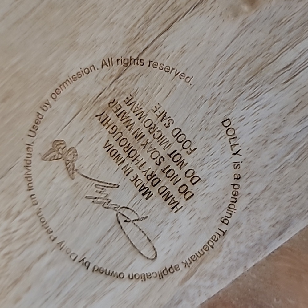 Dolly Parton Guitar-Shaped Acacia Wood Serving Tray - Picture 8 of 16
